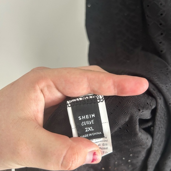 SHEIN 2x Black Eyelet lace short sleeve tunic top - Picture 4 of 4